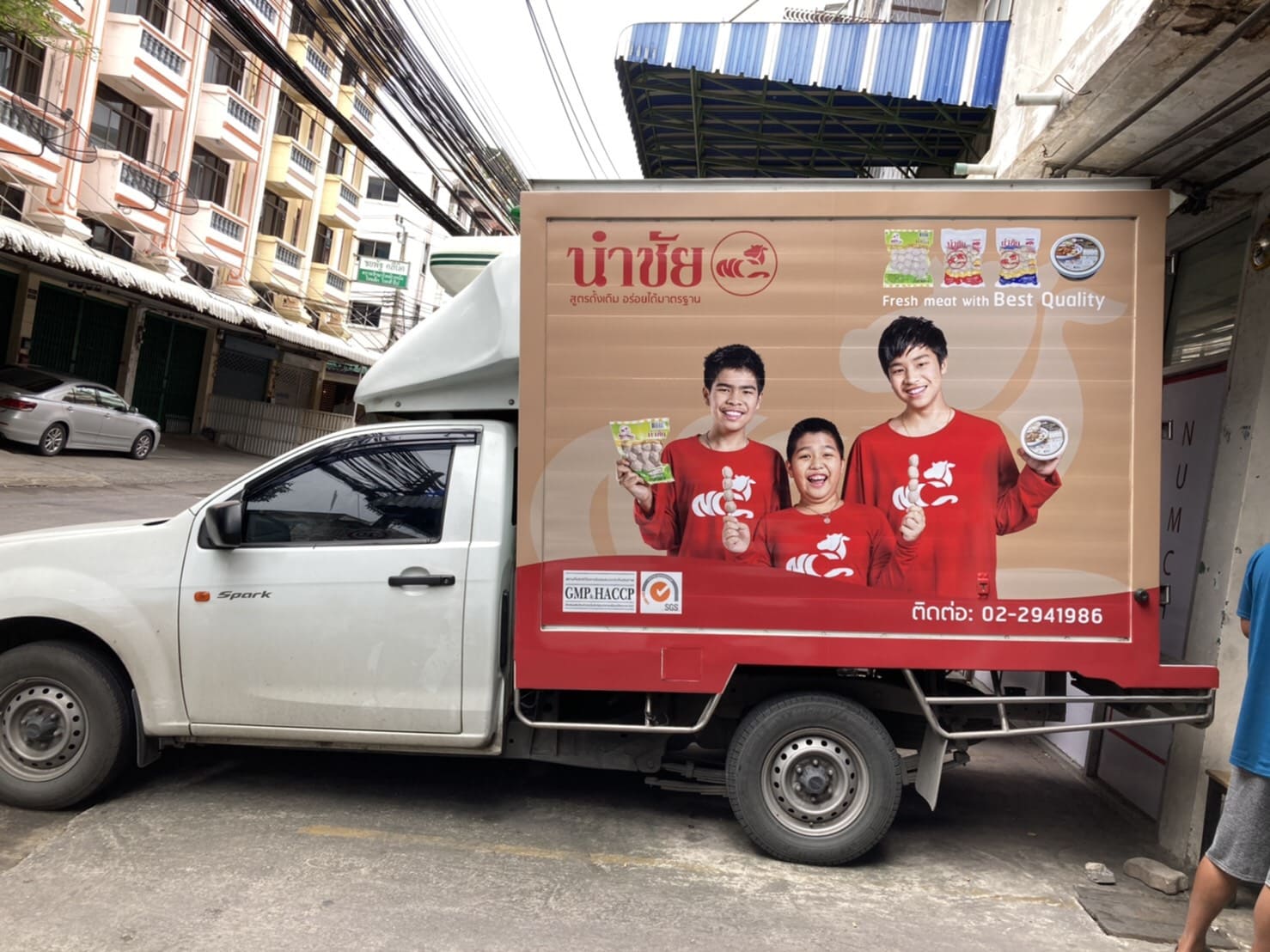 รับทำสติ๊กเกอร์โฆษณาติดรถยนต์